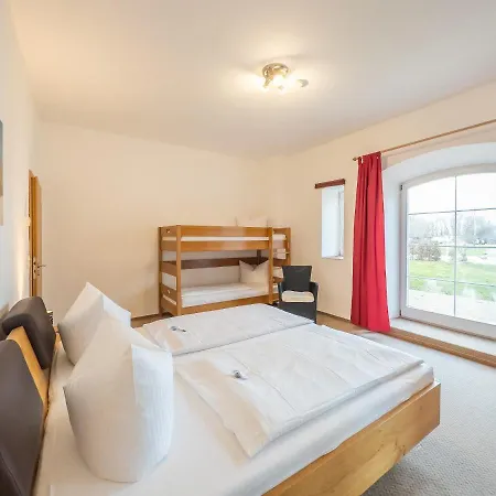 Gut Vorwerk 아파트 *